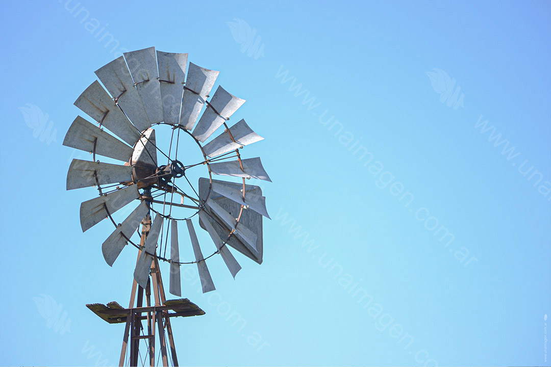 Molino cielo azul